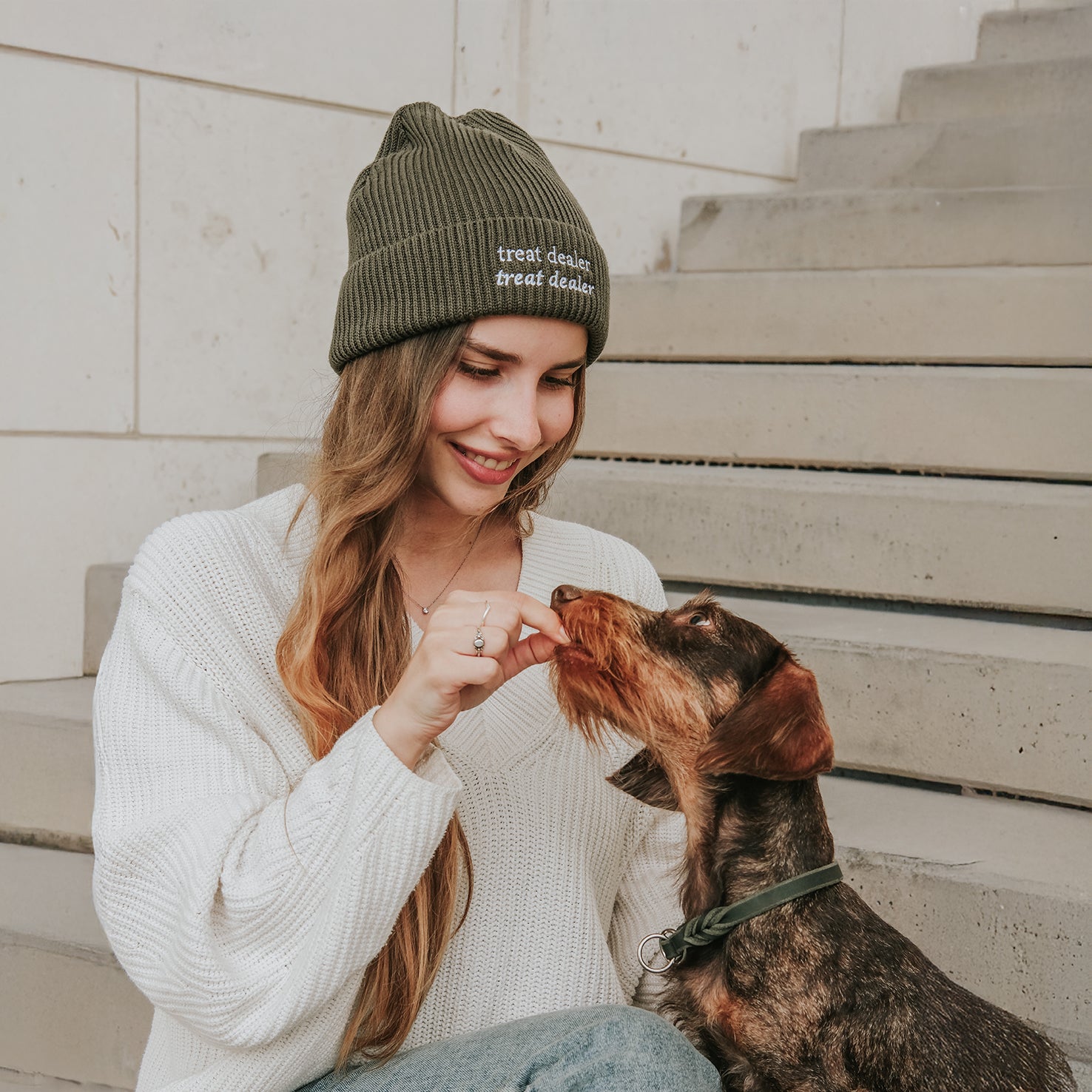 "treat dealer" beanie in olive green
