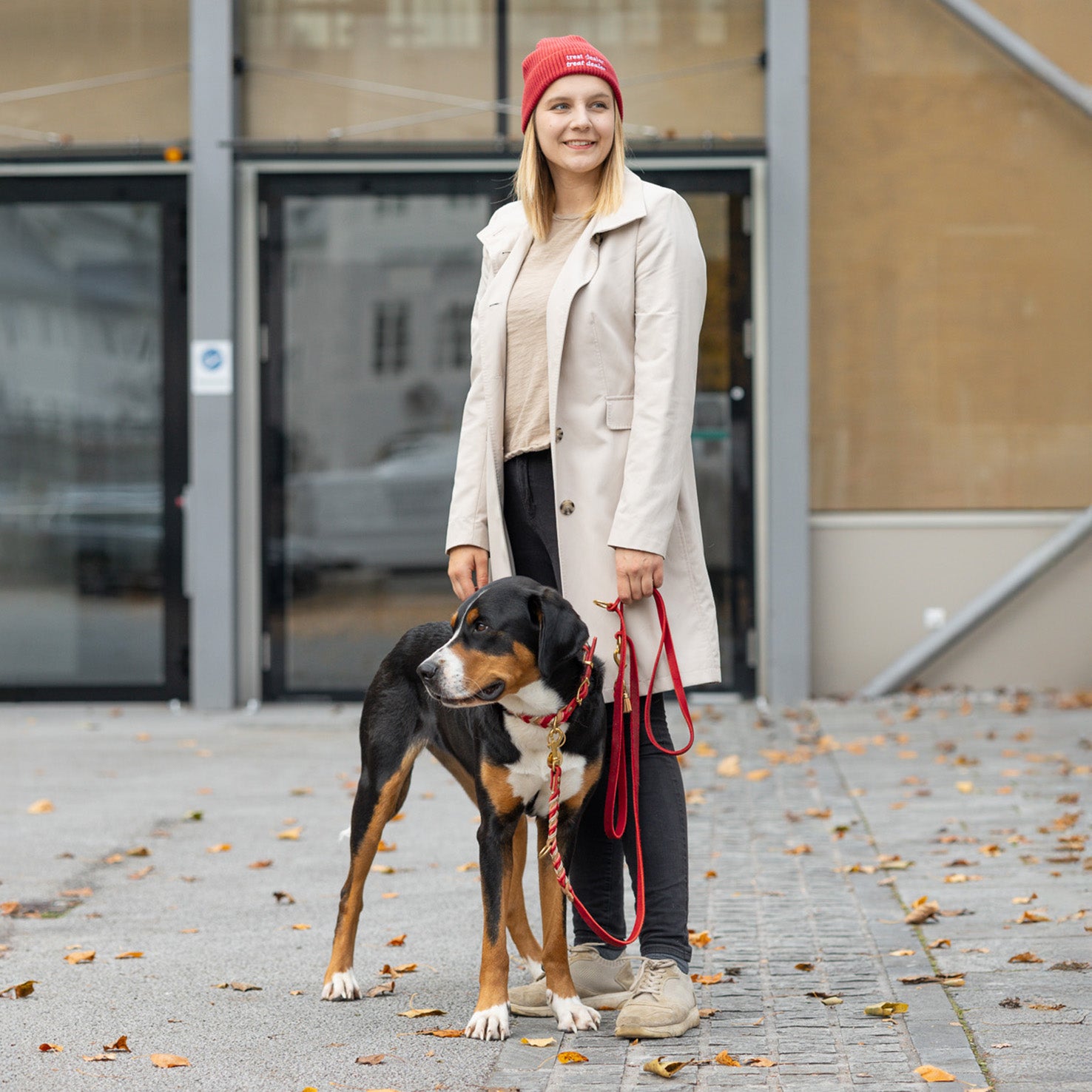 "treat dealer" Beanie in red earth